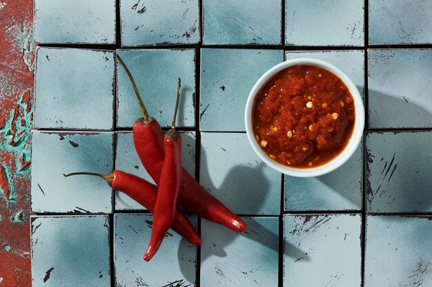 Leckeres Essen mit Sambal-Komposition