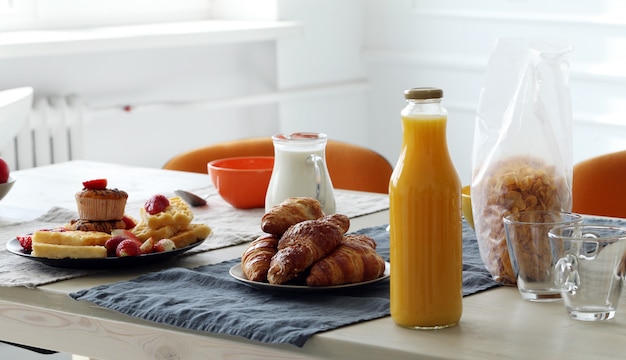 Leckeres Frühstück auf dem Tisch