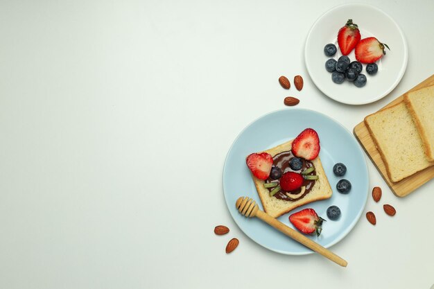 Leckeres Frühstück oder Mittagessen für Kindertoast, das das Kind mitnehmen kann