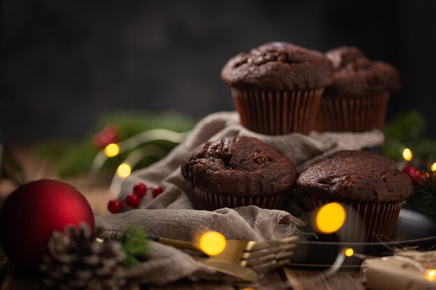 Leckeres hausgemachtes Dessert zur Feier der Weihnachtszeit