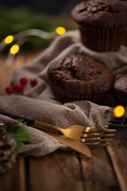 Leckeres hausgemachtes Dessert zur Feier der Weihnachtszeit