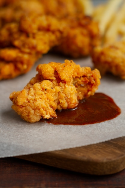 Leckeres Hühnchen ohne Knochen mit Soße