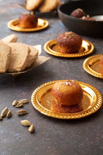 Leckeres indisches Dessertarrangement im hohen Winkel