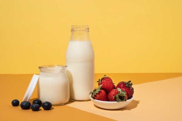 Leckeres Milch- und Obstsortiment