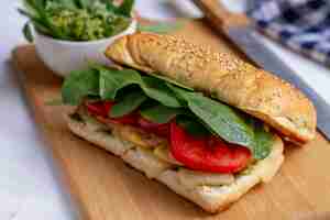 Kostenloses Foto leckeres sandwich mit hohem winkel