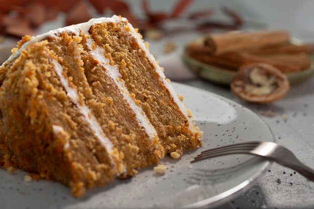 Leckeres Stück Kuchen auf dem Teller