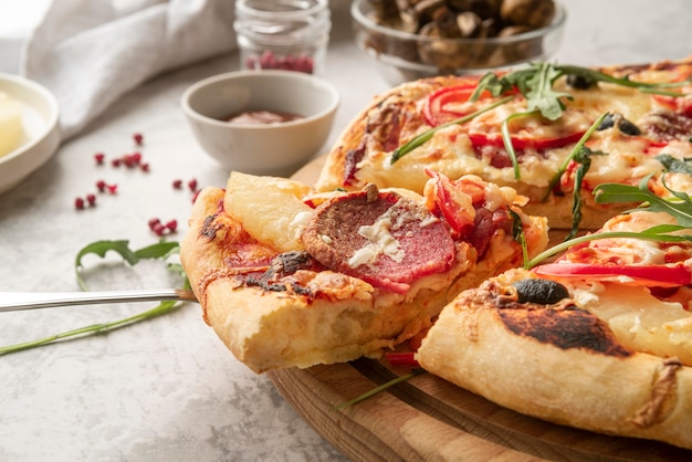 Leckeres traditionelles Pizza-Arrangement