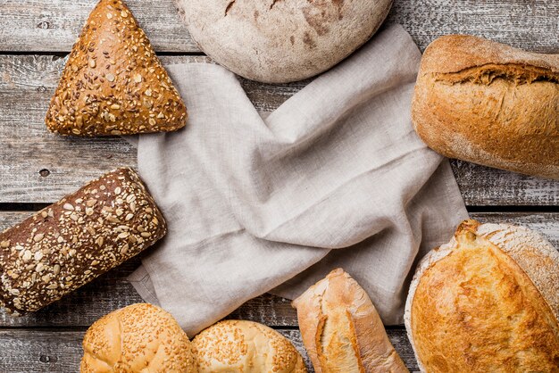 Leckeres Weiß- und Vollkornbrot mit Lappen