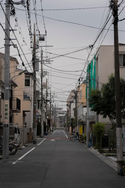 Leere japanische Straße mit Fahrrad