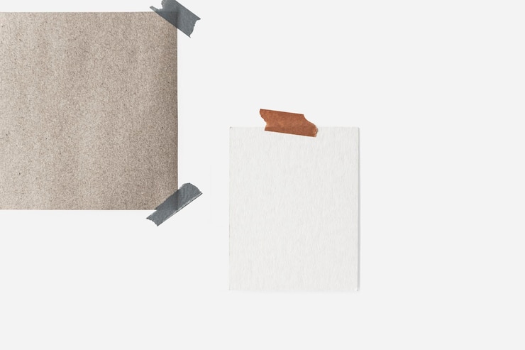 Kostenlose Foto leere poster an die wand gestickt