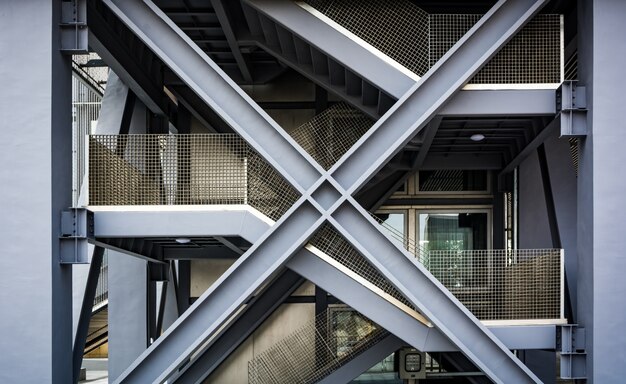 Leere schwarze Treppe in Fußgänger-U-Bahn. 3D Render