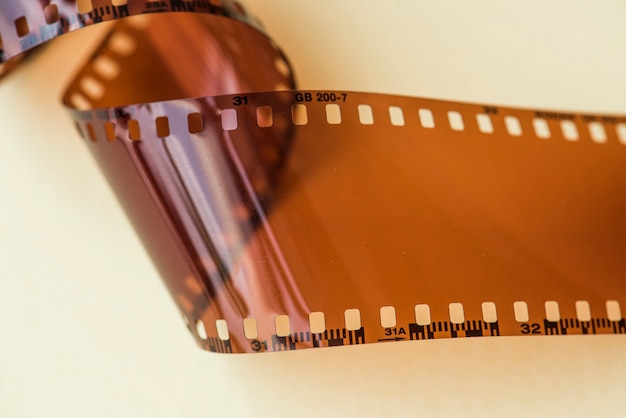 Kostenloses Foto leerer filmstreifen lokalisiert auf weißem hintergrund