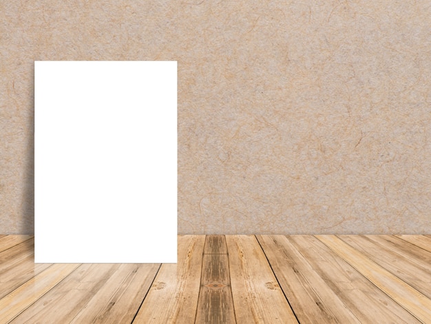 Leeres Weißbuchplakat an der tropischen Plankenbretterboden- und -papierwand, Schablonenspott oben für das Hinzufügen Ihres Inhalts, lassen Seitenraum für Anzeige des Produktes