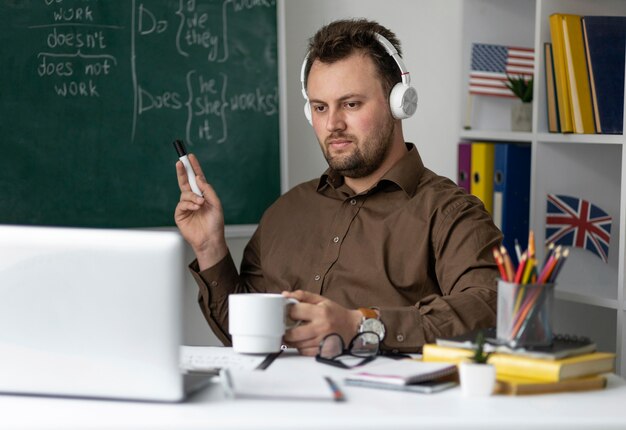 Lehrer macht eine Englischstunde online