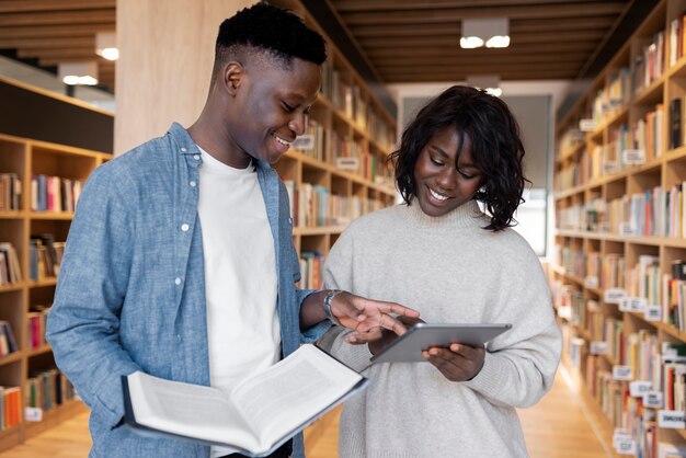 Lerngruppenlernen in der Bibliothek