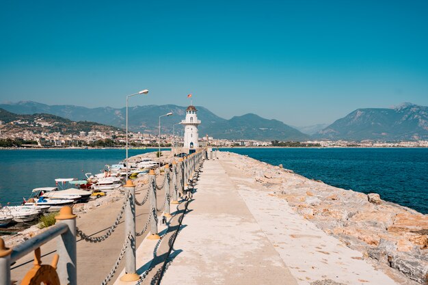 Leuchtturm im Hafen. Türkei, Alanya.