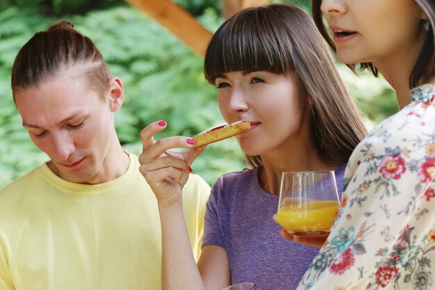 Leute auf dem Picknick