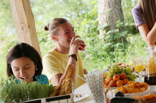 Leute auf dem Picknick