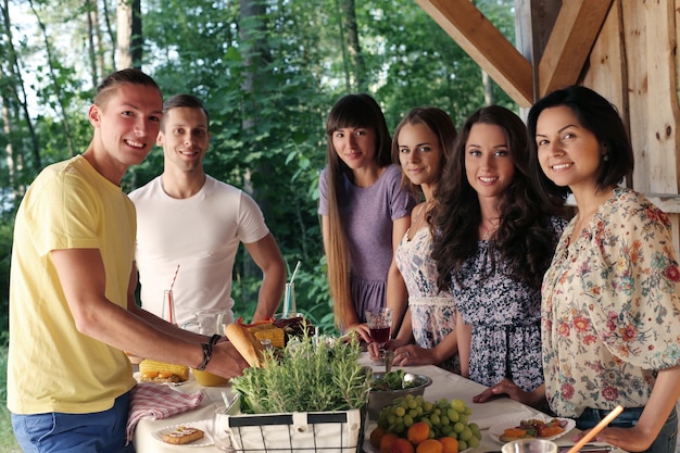 Leute auf dem Picknick