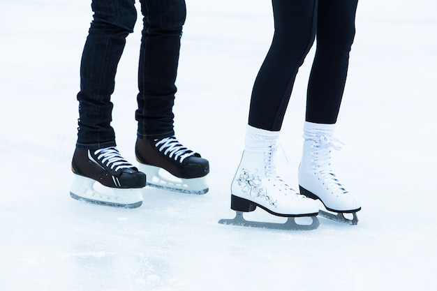 Leute auf der eisbahn