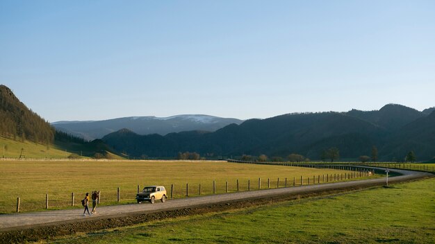 Leute auf Roadtrip Totale