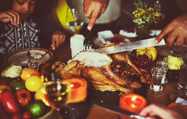 Kostenloses Foto leute feiern erntedankfest