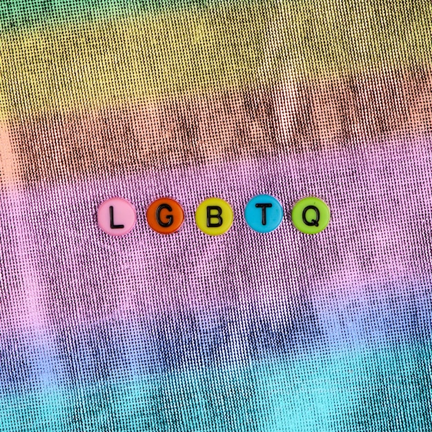 LGBTQ, Wort mit Perlen