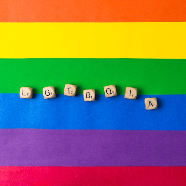 LGBTQIA Wort der Würfel und homosexuelle Flagge