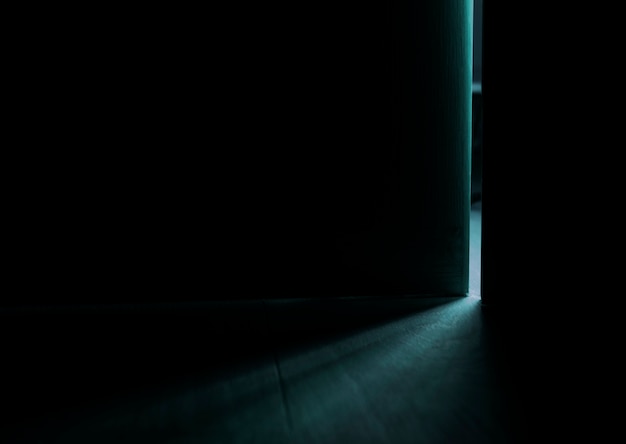 Licht aus einer offenen Tür