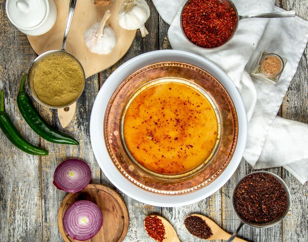 Liniensuppe Zwiebelpfeffer Sumakh Draufsicht