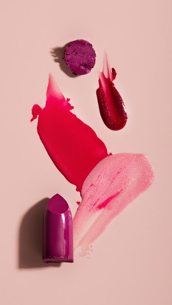 Lippenstift schattiert Textur auf rosa Hintergrund