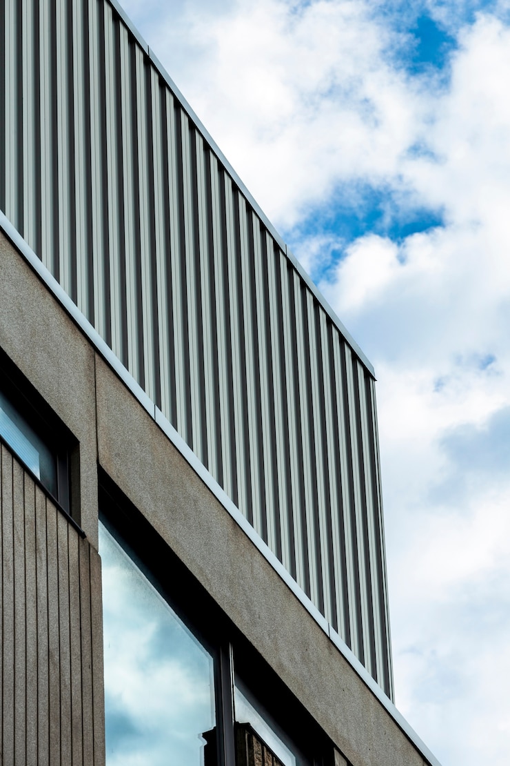Kostenlose Foto low angle building design mit fenster
