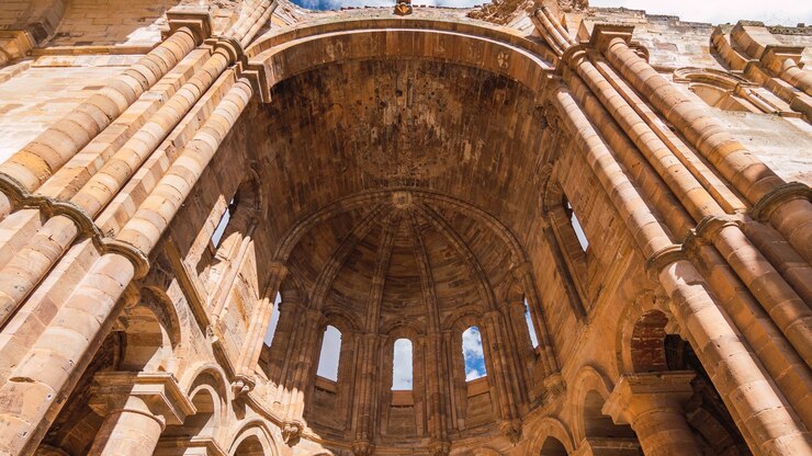 Kostenlose Foto low angle shot von kloster moreruela granja spanien