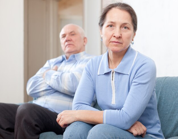 Ältere Ehepaar mit Streit