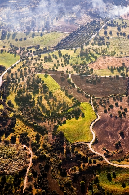 Kostenloses Foto luftaufnahme der landwirtschaftlichen felder