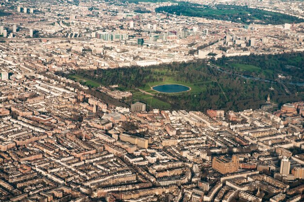 Luftaufnahme des Kensington Palace, der Kengsington Gardens, des West Kensington und der Umgebung von Londo