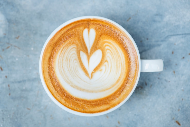 Kostenlose Foto luftaufnahme von latte kunst