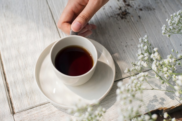 Luftbild von heißen Kaffee trinken