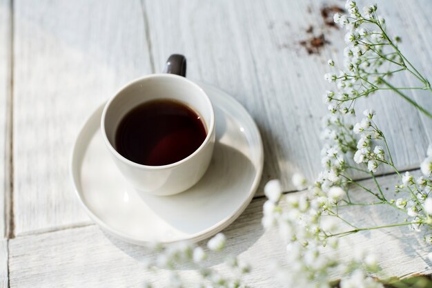 Luftbild von heißen Kaffee trinken