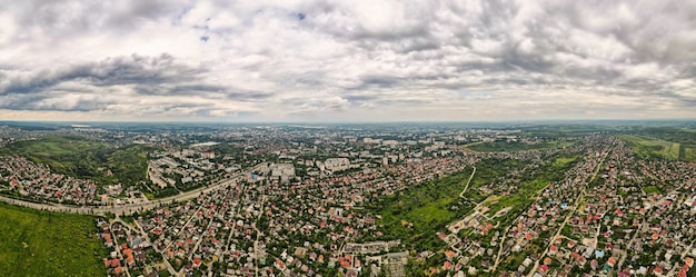 Kostenloses Foto luftdrohne-panoramablick auf chisinau, moldawien