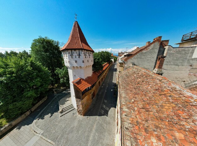 Luftdrohne Weitblick auf das historische Zentrum von Sibiu Rumänien