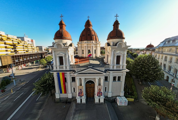 Luftdrohnenansicht der Kirche der Verkündigung in Targu Mures Rumänien