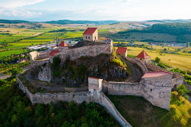 Luftdrohnenansicht der Rupea-Festung Rumänien