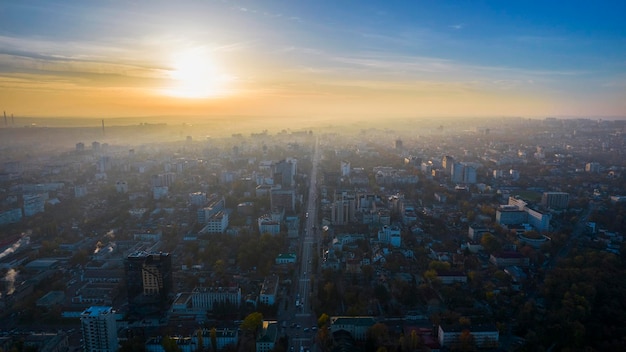 Luftdrohnenansicht von Chisinau bei Sonnenaufgang Moldawien