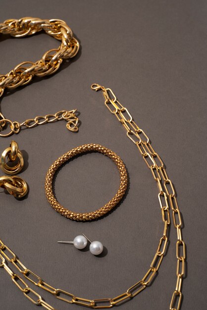 Luxuriöse und glänzende goldene Kette