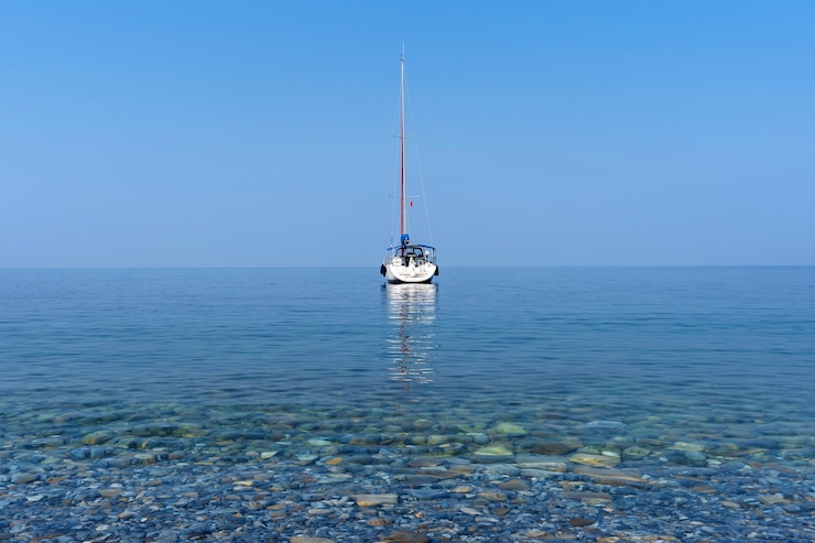Kostenlose Foto luxusyachten auf blauem ozean.