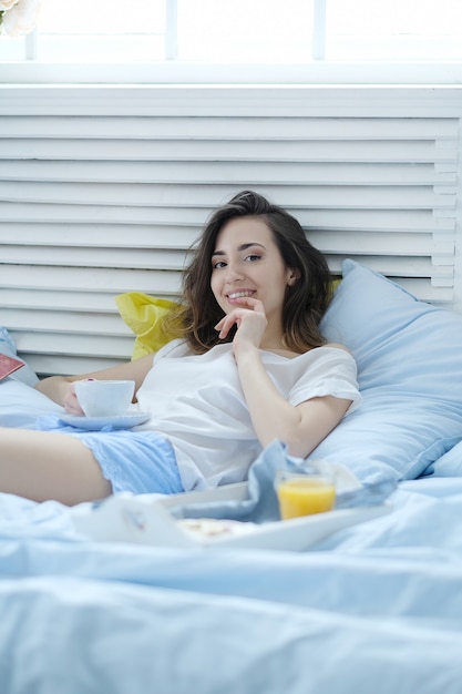 Mädchen im Bett