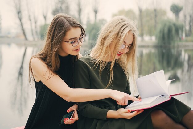 Mädchen mit Buch