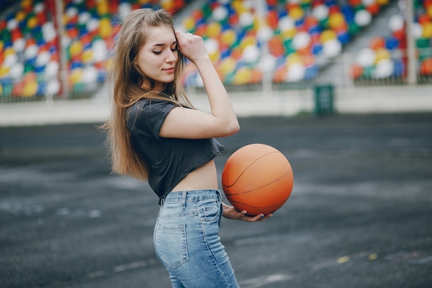 Mädchen mit einem Ball