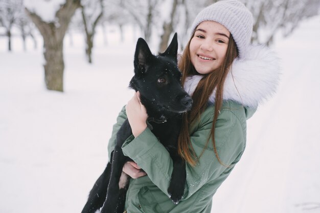 Mädchen mit einem Hund